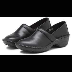 G.H bass & CO. Black meridian clog